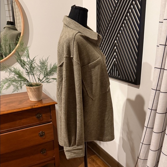 New In Ribbed Button-Up Overshirt in Olive large - Picture 3 of 13